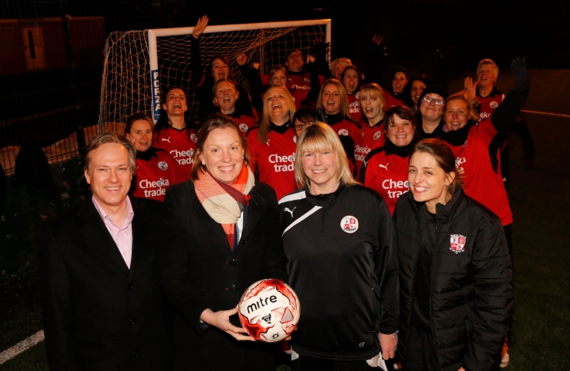 Henry Smith MP welcomes Sports Minister to Crawley Old Girls' Session