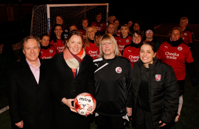 Henry Smith MP welcomes Sports Minister to Crawley Old Girls' Session