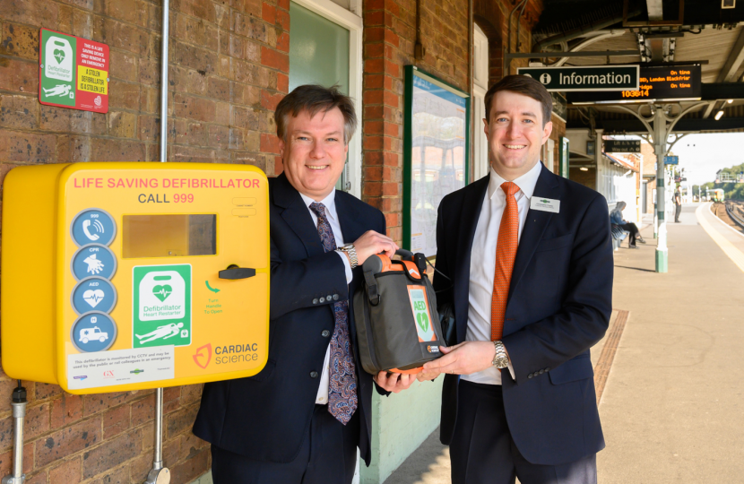 Henry Smith MP welcomes Extension of Life-saving Defibrillator Programme at Three Bridges Station