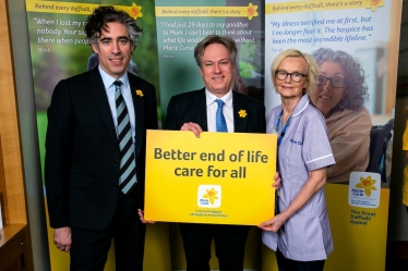 Henry Smith MP and Stephen Mangan Launch Marie Curie Great Daffodil Appeal